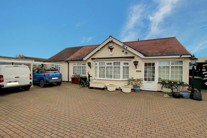 5 Bedroom Detached Bungalow For Sale In Brackenborough Road, Louth, LN11