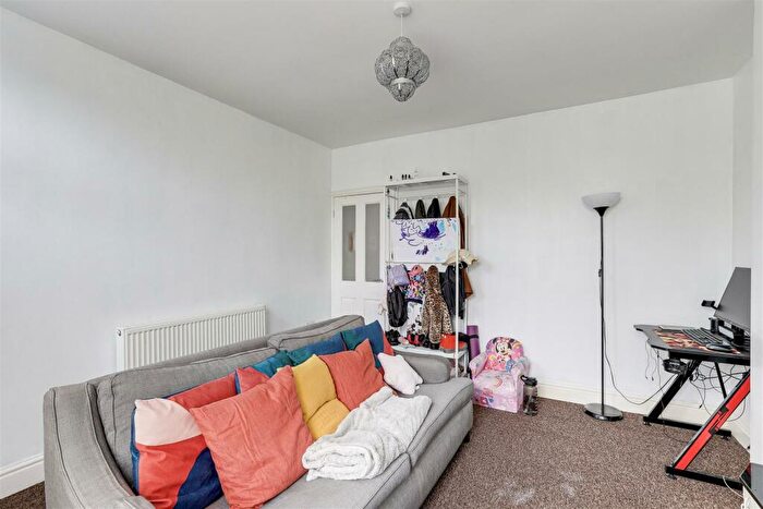 3 Bedroom End Of Terrace House For Sale In Broomhill Road, Bulwell, Nottinghamshire, NG6