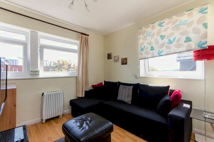 Studio To Rent In Morden Road, South Wimbledon, London, SW19
