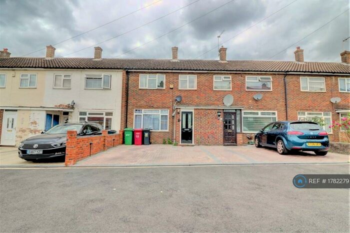 3 Bedroom Terraced House To Rent In Randolph Road, Slough, SL3