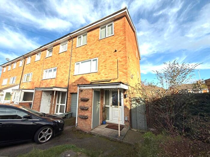4 Bedroom End Of Terrace House For Sale In Leghorn Crescent, Lewsey Farm, Luton, Bedfordshire, LU4