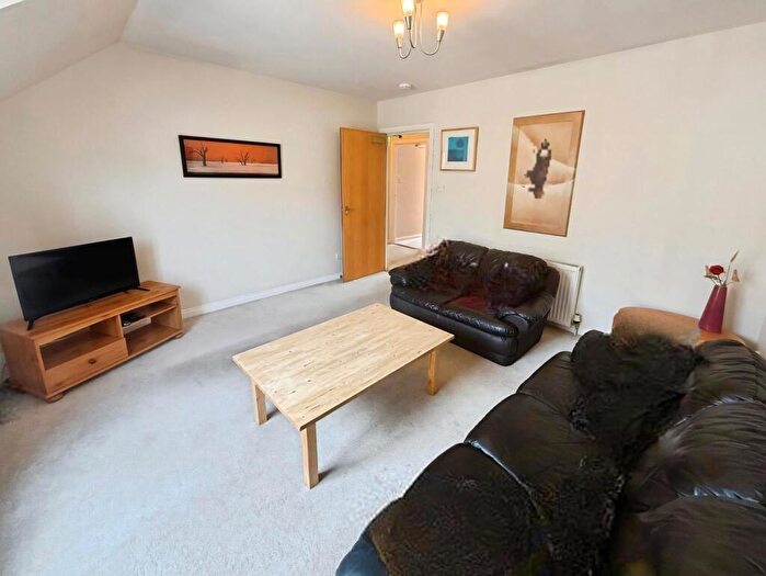 3 Bedroom Flat To Rent In Waverley Park, Edinburgh, EH8