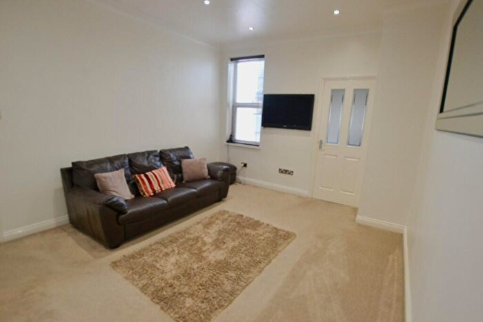 4 Bedroom Flat To Rent In Brinkburn Avenue, Gateshead, Tyne And Wear, NE8