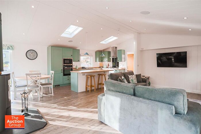 2 Bedroom Mobile/park Home For Sale In Bowland Escapes, Bowland Wild Boar Park, Chipping, PR3