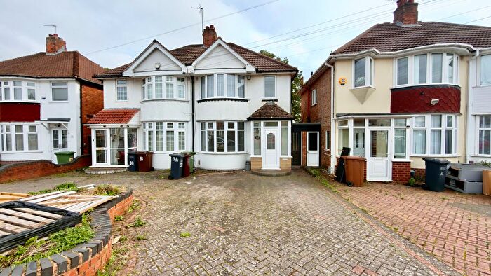 3 Bedroom Semi-Detached House To Rent In Rock Road, Solihull, B92