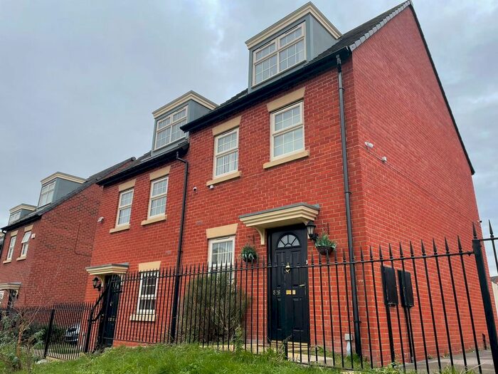3 Bedroom Town House To Rent In Staniforth Road, Sheffield, S9