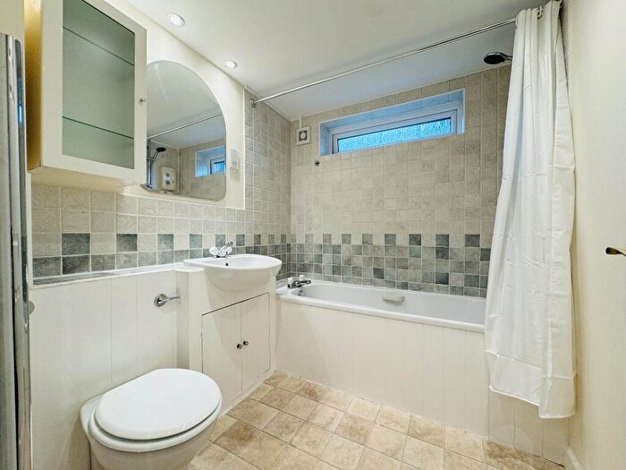 2 Bedroom Flat To Rent In Anfield Court, Anfield Close, Fair Oak, SO50