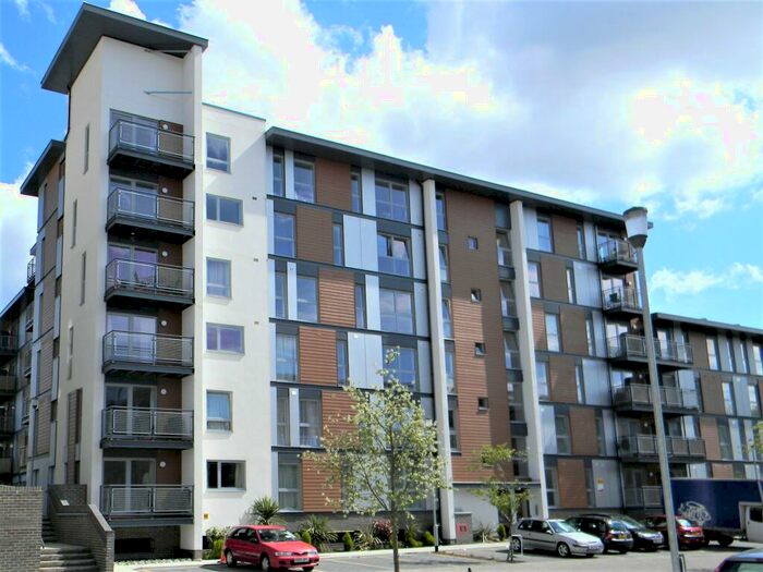 2 Bedroom Flat To Rent In Commonwealth Drive, Crawley, RH10