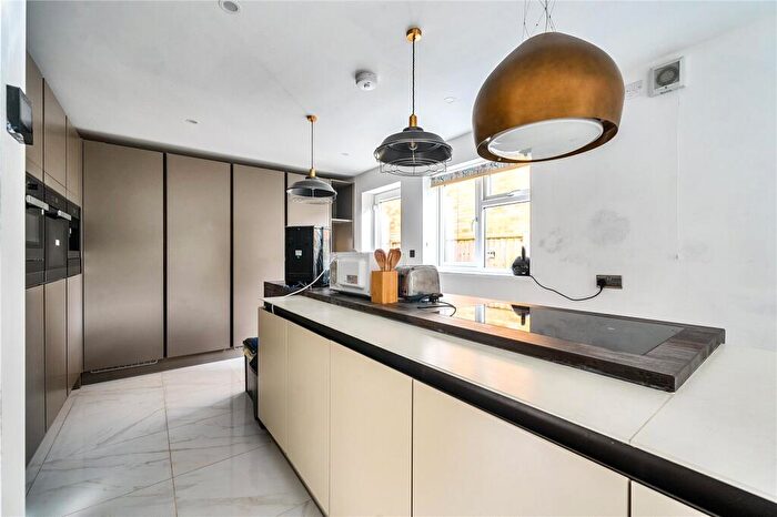 5 Bedroom Detached House To Rent In Aldershot Road, Fleet, Hampshire, GU51