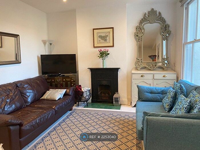 2 Bedroom Maisonette To Rent In Standen Road, London, SW18