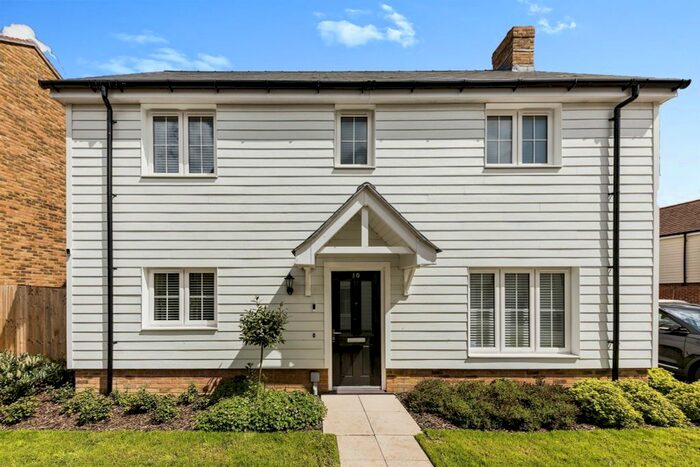 3 Bedroom Detached House For Sale In Kestrel Drive, Finberry, Ashford, TN25