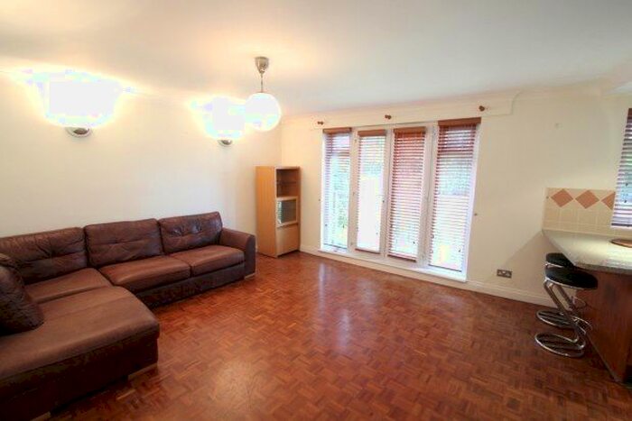 2 Bedroom Flat To Rent In Addiscombe Road, Croydon, CR0