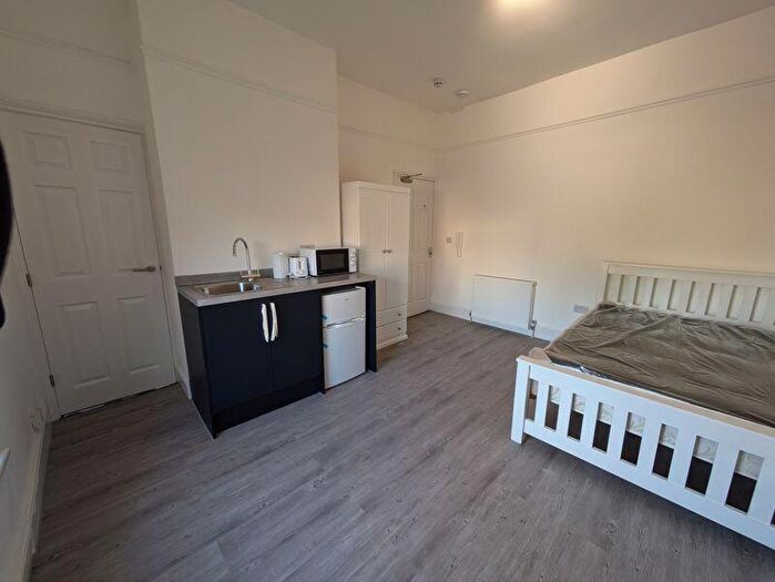 1 Bedroom Detached House To Rent In Park Road, Nottingham, NG7