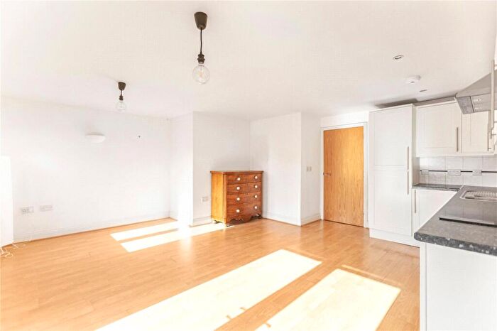 1 Bedroom Apartment For Sale In Beatty Road, London, N16