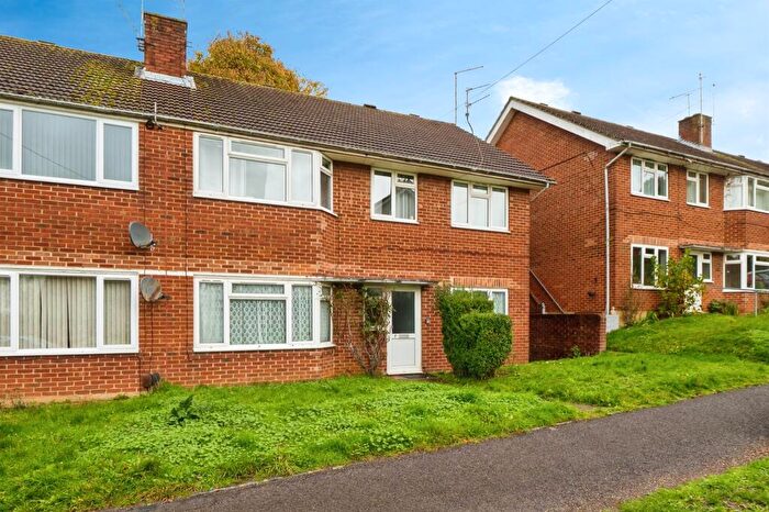 2 Bedroom Maisonette For Sale In Clanfield Road, Southampton, SO18