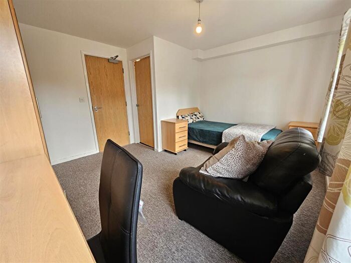 2 Bedroom Flat To Rent In Flat, The Forum, Tiverton Way, CB1