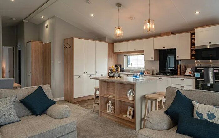 2 Bedroom Mobile/park Home For Sale In Lanteglos, Fowey, PL23