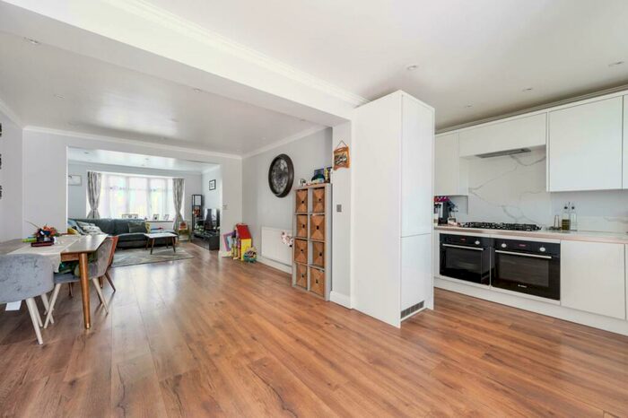 4 Bedroom Semi-Detached House To Rent In Monks Park, Wembley, HA9