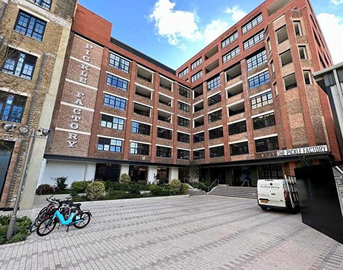 3 Bedroom Flat To Rent In New Tannery Way, London, SE1