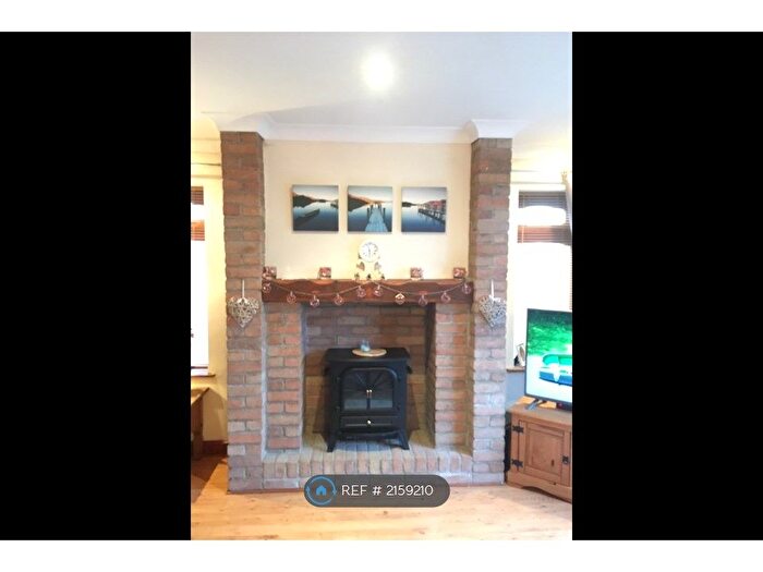 2 Bedroom Bungalow To Rent In The Parade Ground, Pembroke Dock, SA72