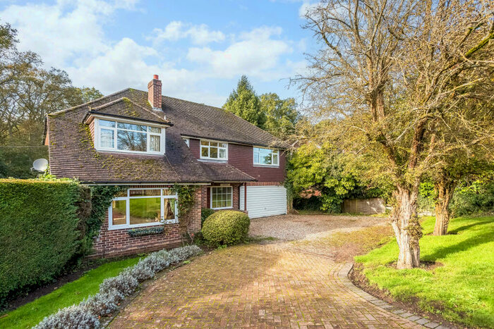 4 Bedroom Detached House For Sale In Long Lane, Thatcham, RG18