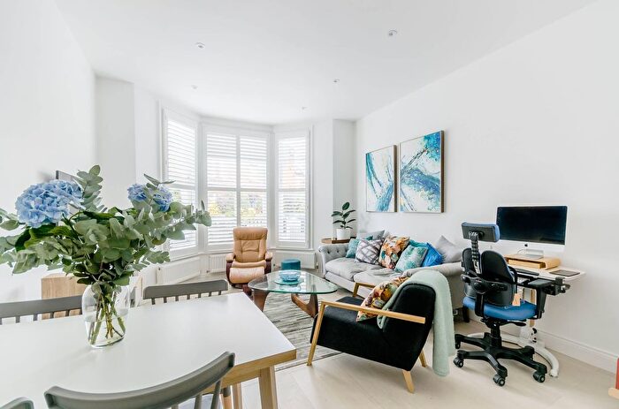 2 Bedroom Flat For Sale In Fulham Park Gardens, London, SW6