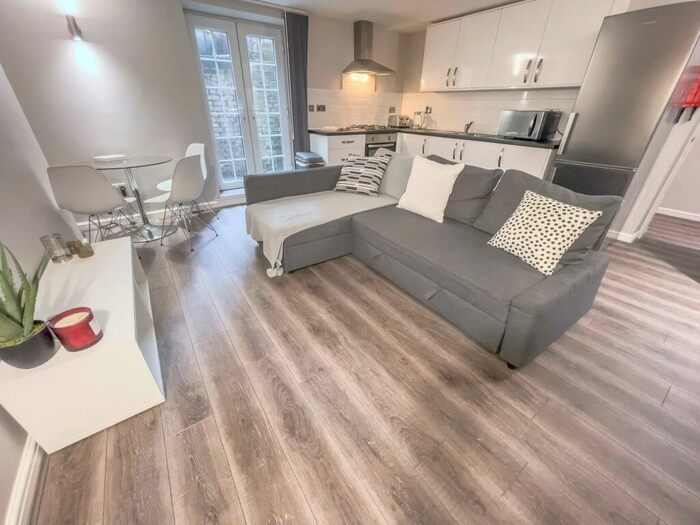 3 Bedroom Flat To Rent In Upper Parliament Street, L8