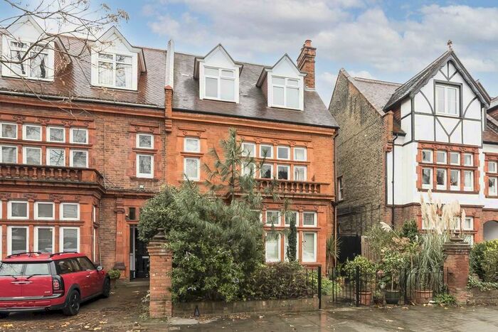 2 Bedroom Flat To Rent In Sutton Court Road, London, W4