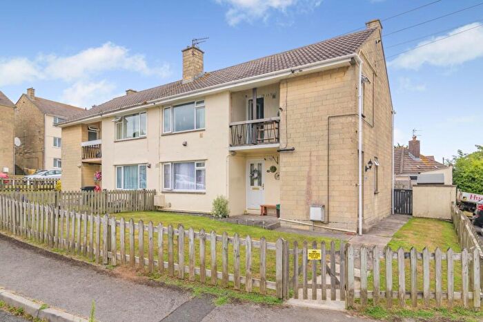 2 Bedroom Flat For Sale In Spacious Apartment Ideally Situated In Felton Village, BS40