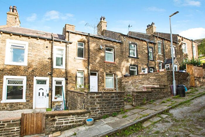 2 Bedroom Terraced House For Sale In Kimberley Place, Halifax, HX3