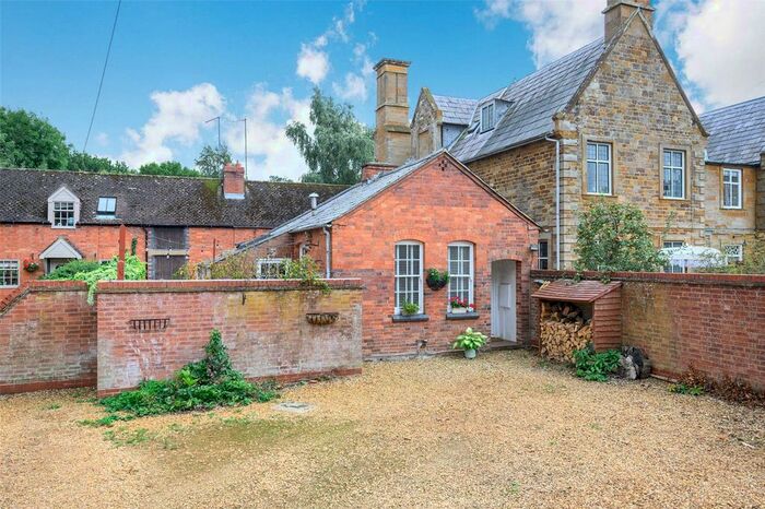 4 Bedroom Barn Conversion For Sale In Stone House Mews, Welford Road, Thornby, Northampton, NN6