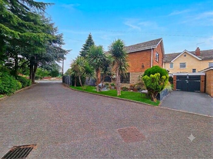 3 Bedroom Detached House For Sale In Ardmore Close, Hull, HU9