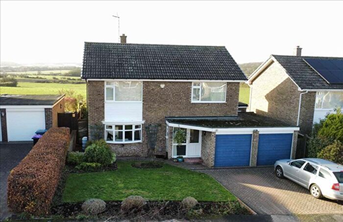 4 Bedroom Detached House For Sale In Brook View Drive, Nottingham, NG12