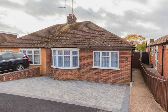 2 Bedroom Semi-Detached Bungalow To Rent In Tann Road, Finedon, Wellingborough, NN9