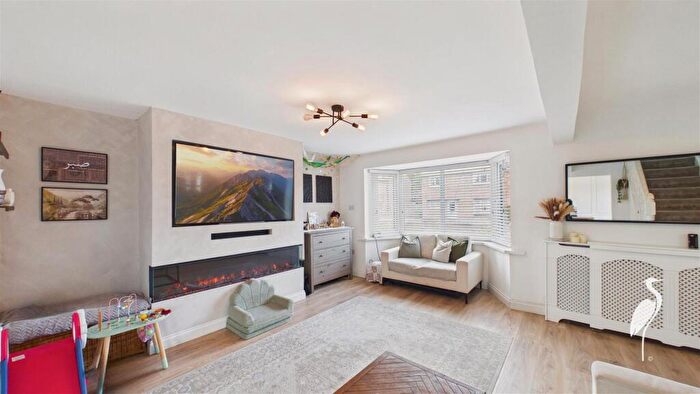 3 Bedroom Semi Detached House For Sale In Caspian Road, Hylton Castle, Sunderland, SR5