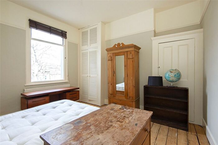 3 Bedroom Flat To Rent In Thistlewaite Road, Clapton, London, E5
