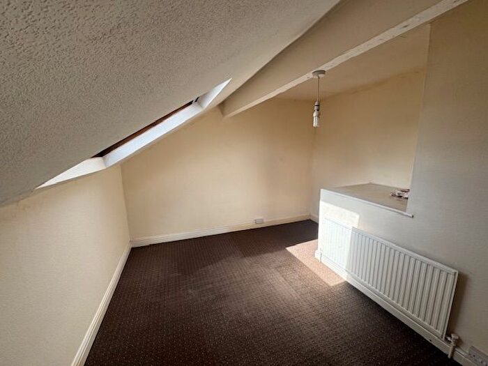 2 Bedroom Flat To Rent In Cross Green Avenue, Cross Green, Leeds, LS9