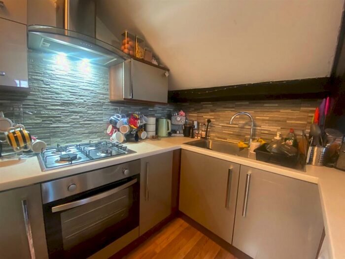 2 Bedroom Private Hall To Rent In A Castle Hill, Lancaster, LA1