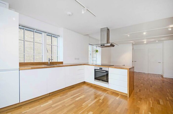 2 Bedroom Flat To Rent In Glebe Road, Dalston, London, E8