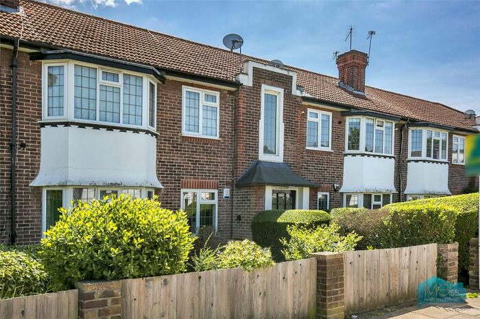 2 Bedroom Flat To Rent In York Way, Whetstone, London, N20