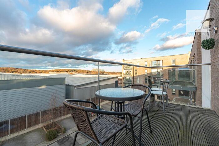 2 Bedroom Flat For Sale In Hickman Avenue, London, E4