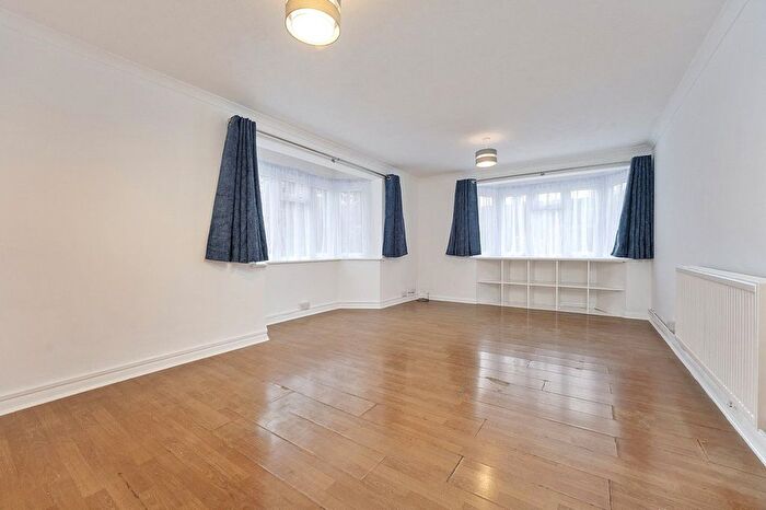 2 Bedroom Flat To Rent In Eaton Court, Eaton Road, Sutton, Surrey, SM2