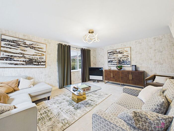 3 Bedroom Detached House For Sale In Signal Road, Cam, GL11