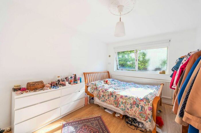 1 Bedroom Flat To Rent In Ollgar Close, Shepherd's Bush, London, W12