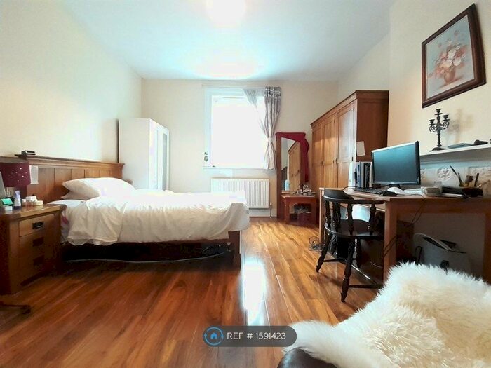 3 Bedroom Flat To Rent In Grange Court Road, Bristol, BS9