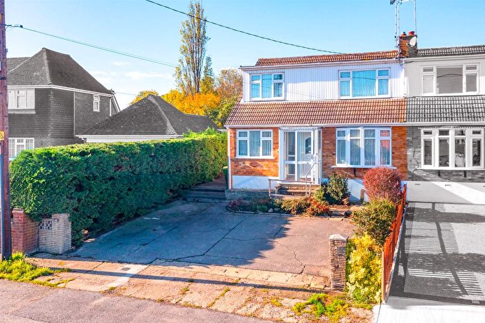 3 Bedroom Semi Detached House For Sale In Plumberow Avenue, Hockley, SS5