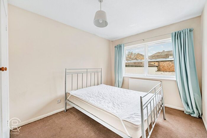 2 Bedroom Flat For Sale In Osterley Park View Road, Hanwell, London, W7