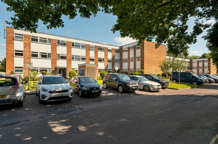 2 Bedroom Flat To Rent In Davos Close, Woking, GU22