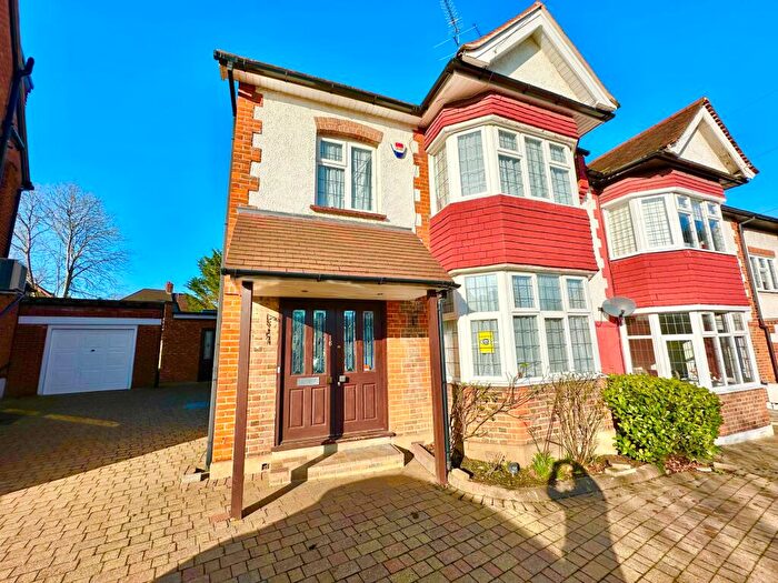 5 Bedroom Semi-Detached House To Rent In Singleton Scarp, London, N12