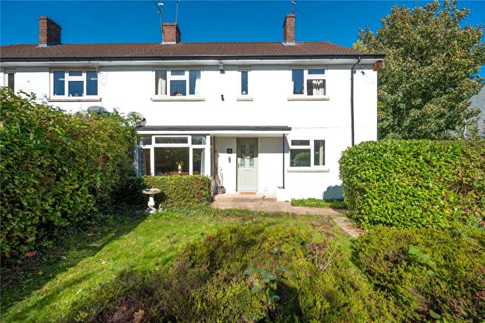 2 Bedroom Maisonette For Sale In Abbots Avenue West, St. Albans, Hertfordshire, AL1